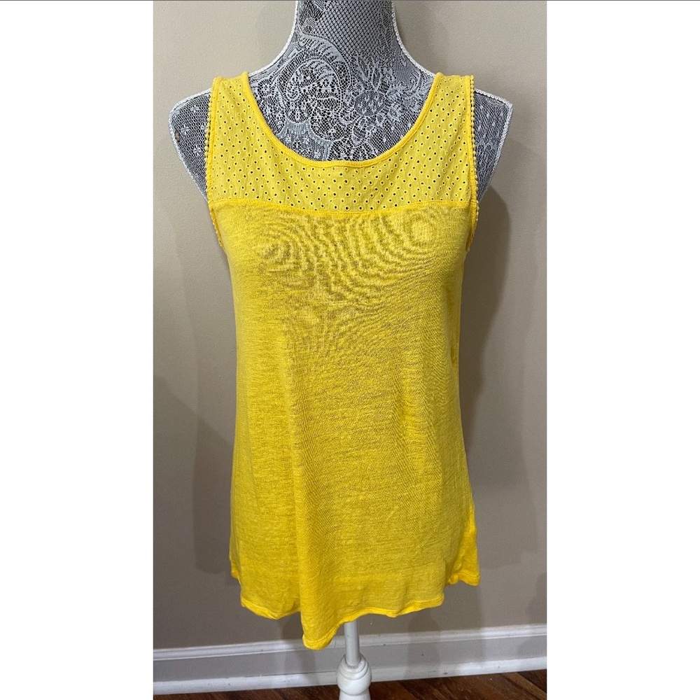 cable & gauge womens yellow eyelet sleeveless blouse size L.
Perfect